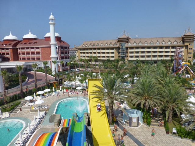 Dag 1 – Familiens Bjørkedals studietur til All Inclusive i Tyrkia